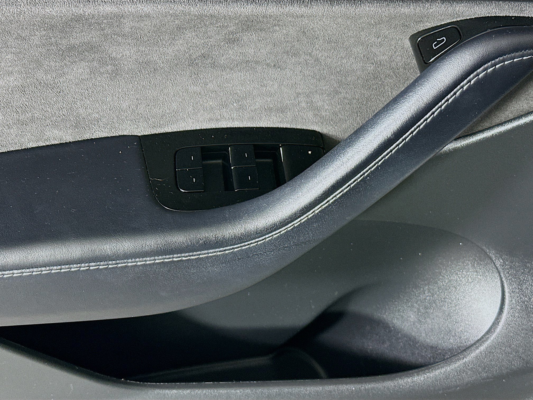 Used 2021 White Tesla Standard Range image 14