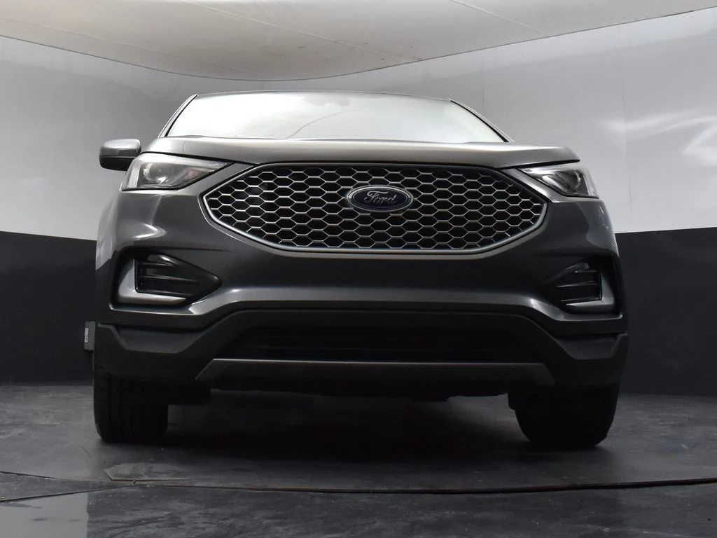 Used 2023 Gray Ford SEL image 30