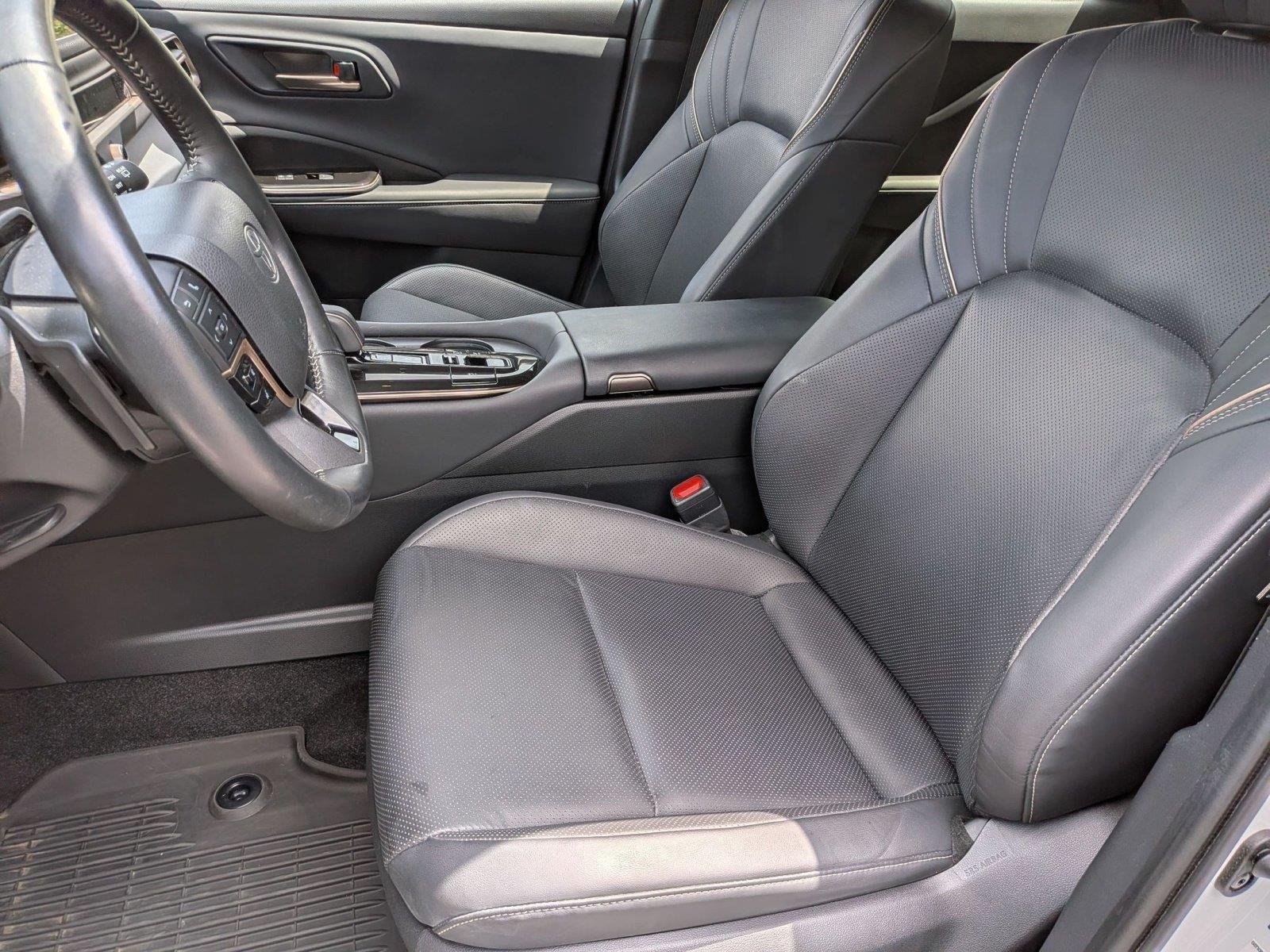 Used 2025 Oxygen White Toyota Limited image 29