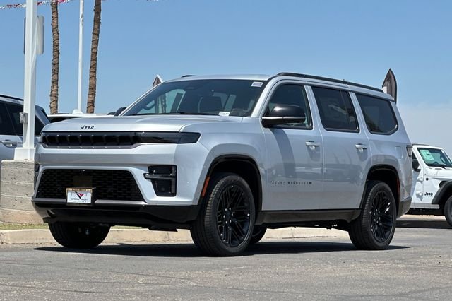 New 2026 Silver-Zynith Exterior Paint Jeep Limited Reserve image 7