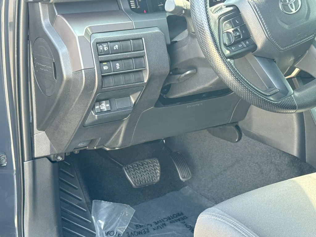 Used 2025  Toyota SR5 image 17