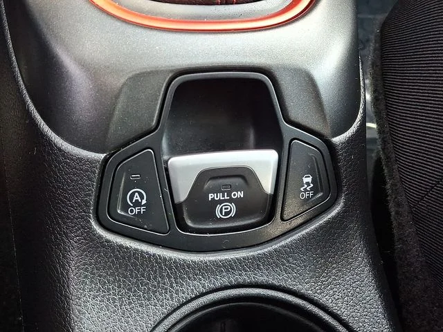 Used 2020 White Jeep Trailhawk image 24