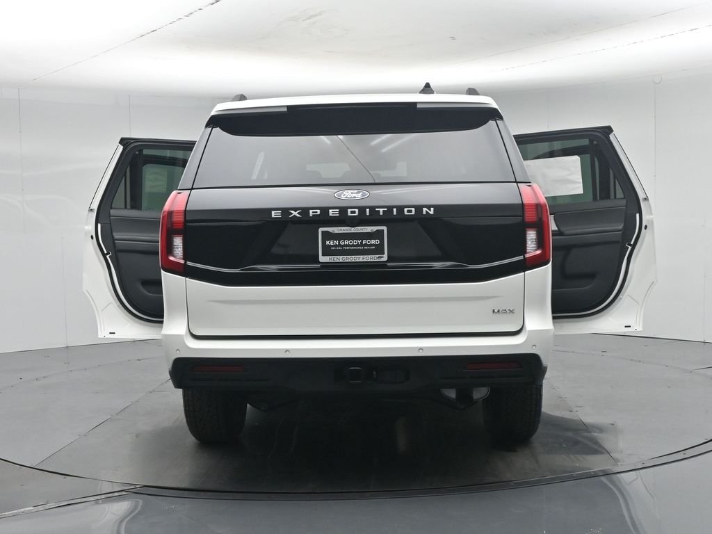 New 2027 Star White Metallic Tri-Coat Ford Active image 35