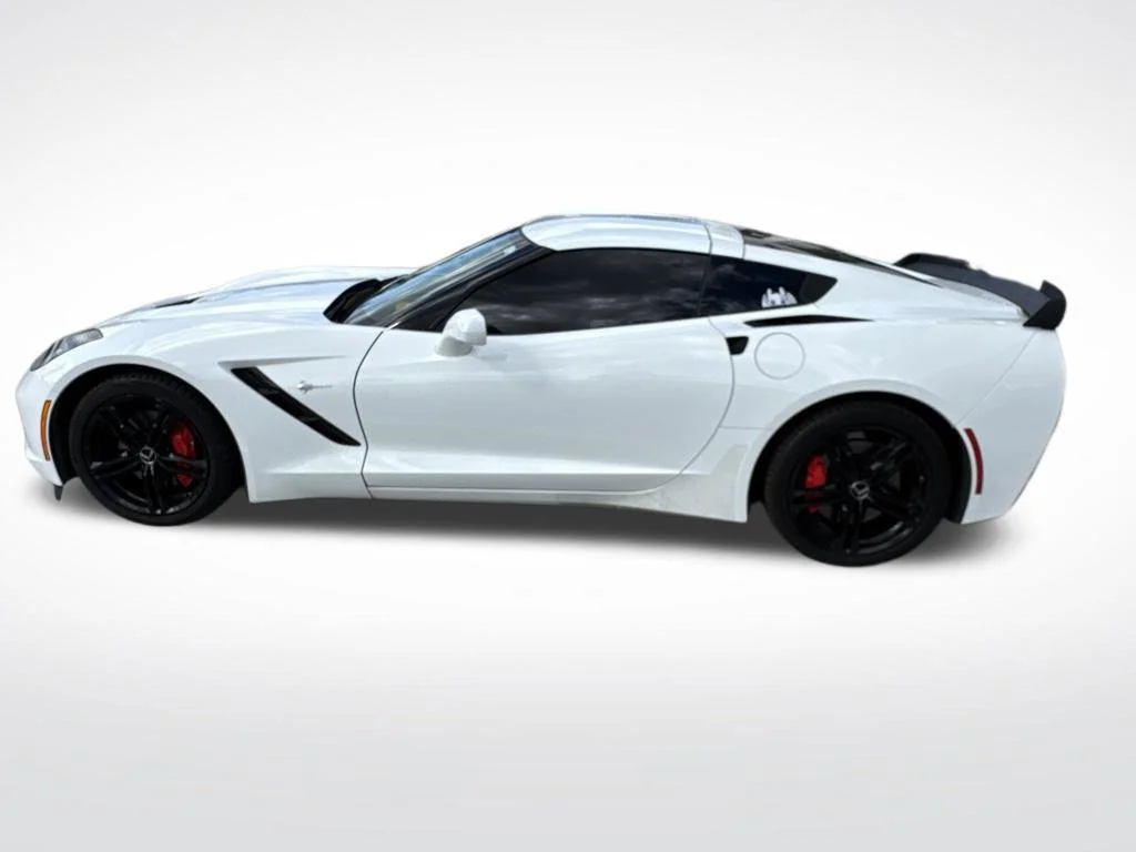 Used 2017 White Chevrolet Stingray image 4
