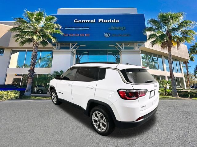 Used 2025 White Jeep Latitude image 5