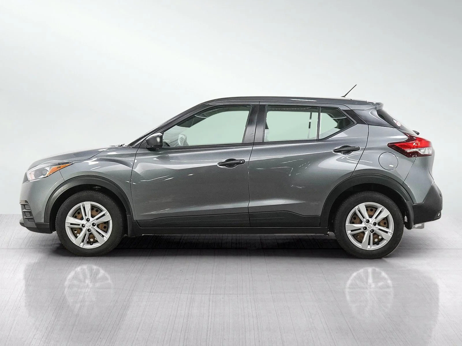 Used 2020 Nissan Kicks S with VIN 3N1CP5BV6LL547038 for sale in Burnsville, Minnesota