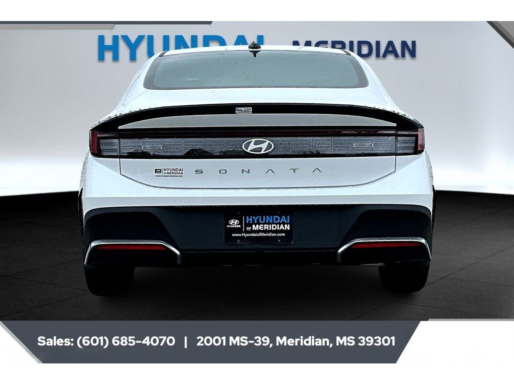 Used 2025 Serenity White Hyundai SE image 4