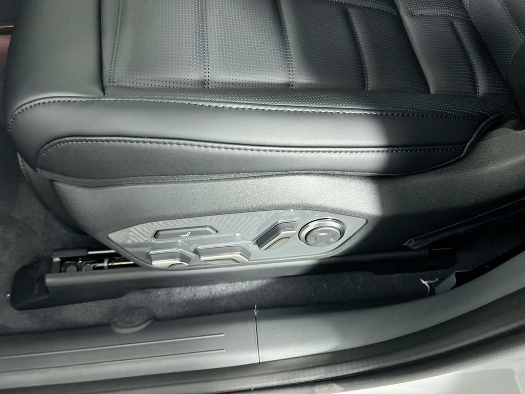 New 2026 Wolf Gray Kia Land AWD image 14