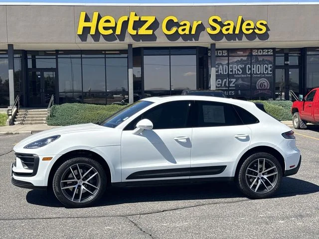 2025 Porsche Macan -'s photo