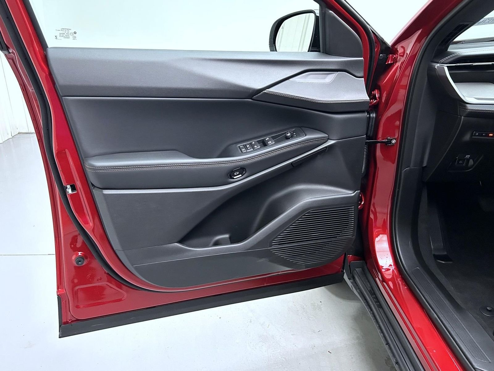 New 2026 Red Hot Pearl-Coat Exterior Paint Jeep Limited image 9