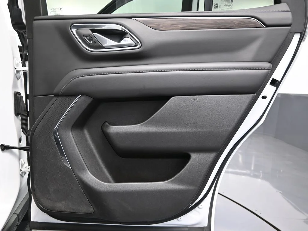 Used 2023 White Chevrolet Z71 image 51