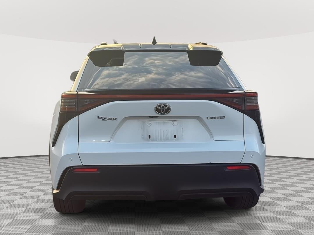 Used 2023 Wind Chill Pearl w/Black Roof Toyota Limited image 12