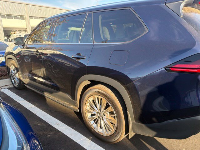 Used 2025  Toyota Platinum image 33
