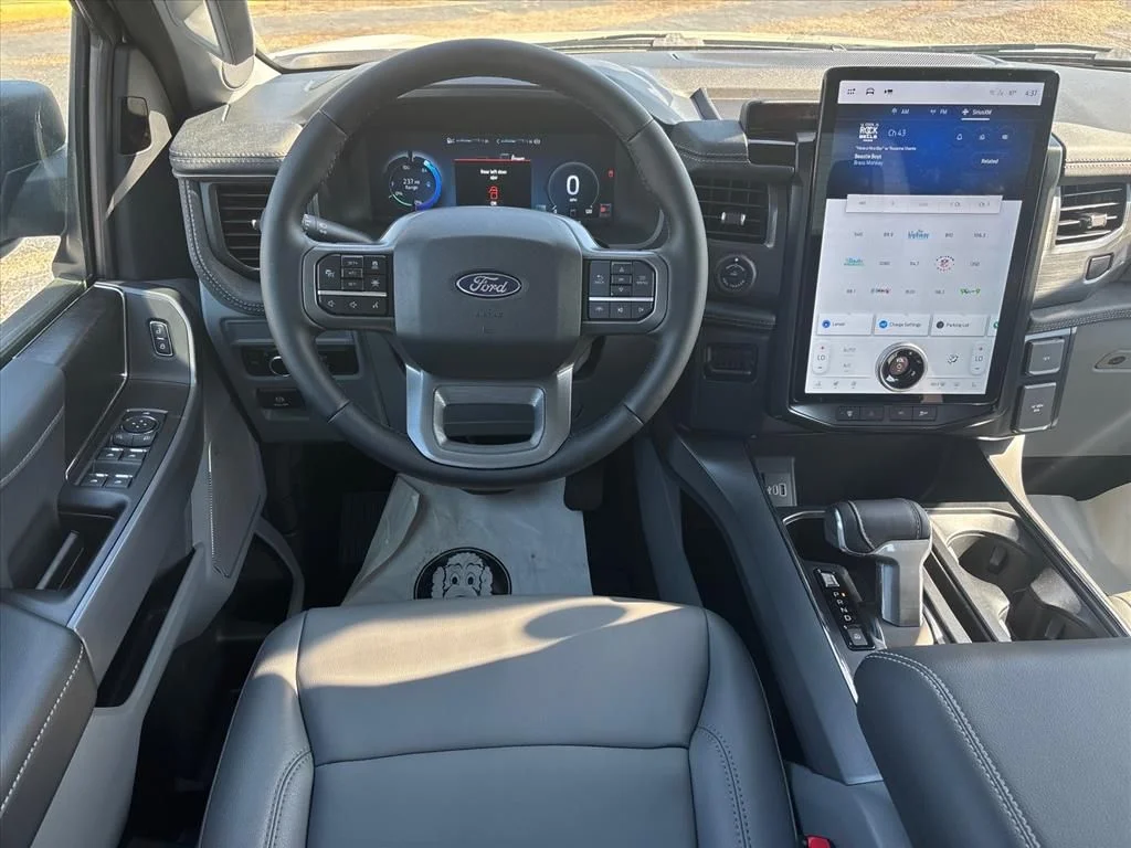 2025 Ford F-150 Lightning Flash - Photo 21