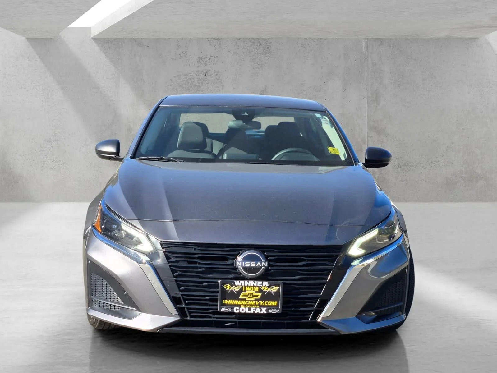 Used 2024  Nissan 2.5 SV image 2