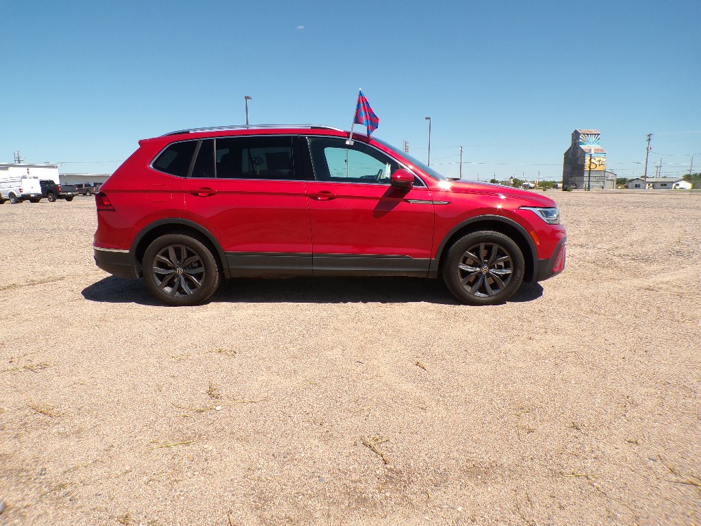 Used 2023 Kings Red Metallic Volkswagen SE image 13
