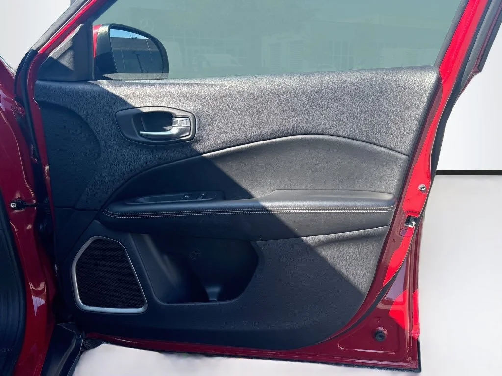 Used 2019 Red Jeep Latitude image 20