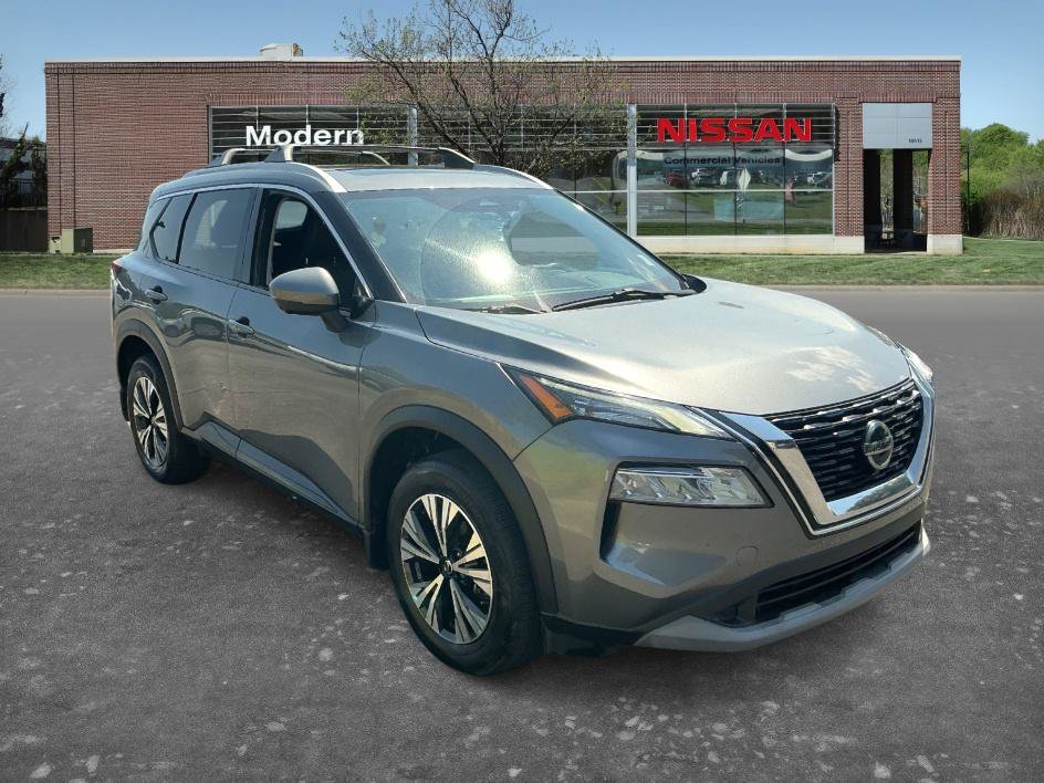 Used 2021 Gun Metallic Nissan SV image 5