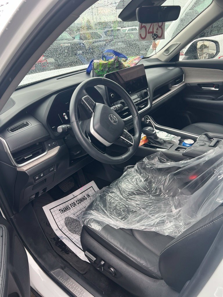 Used 2024 Off-white Toyota Limited image 3