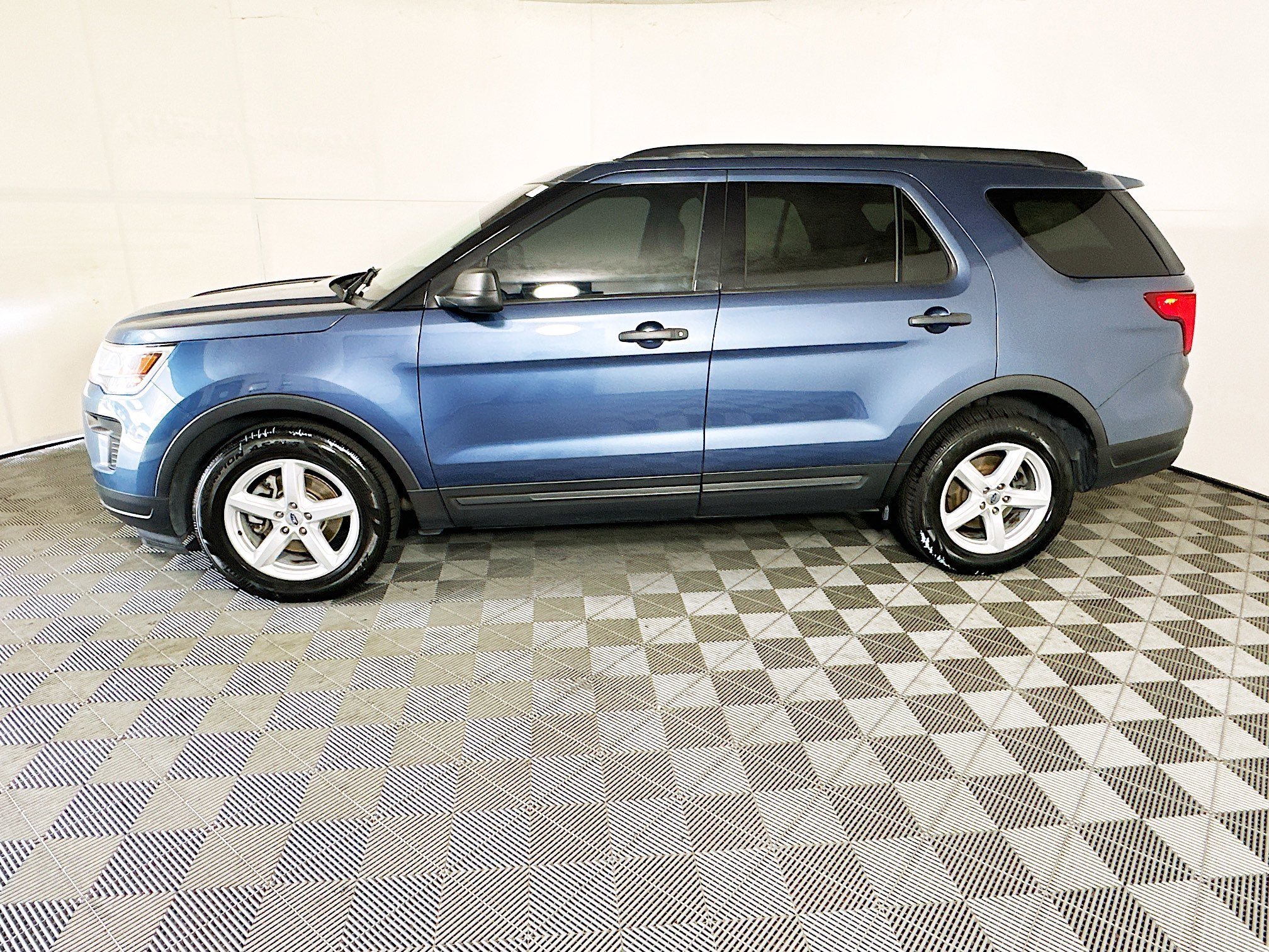 Used 2019 Blue Metallic Ford Base image 6