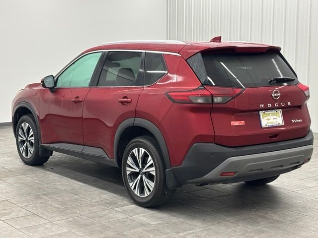 Used 2022 Red Nissan SV image 4