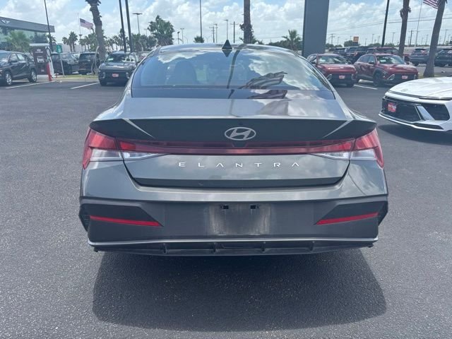 Used 2025 Gray Hyundai SE image 5