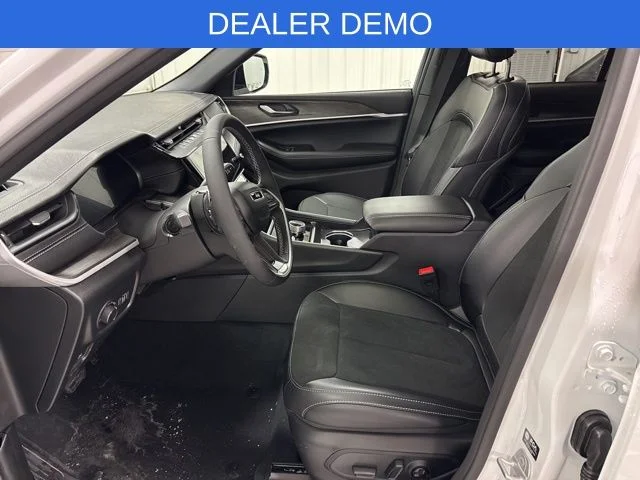 New 2026 Bright White Clear-Coat Exterior Paint Jeep Altitude image 6