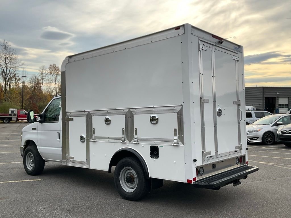 New 2026 Oxford White Ford E-350 SRW image 21