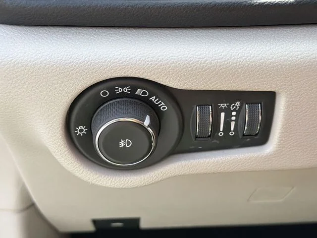 Used 2020 White Chrysler Touring image 32