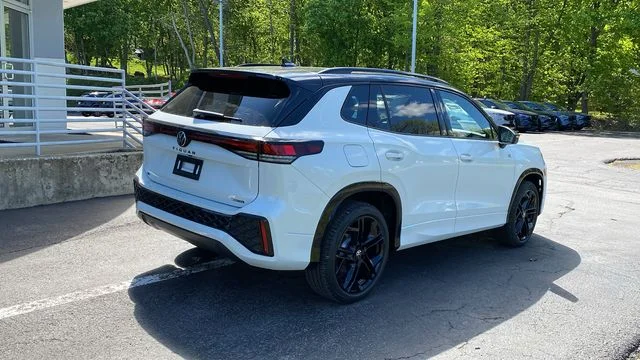 New 2026 White/off-white Volkswagen 2.0T SE R-Line Black image 5