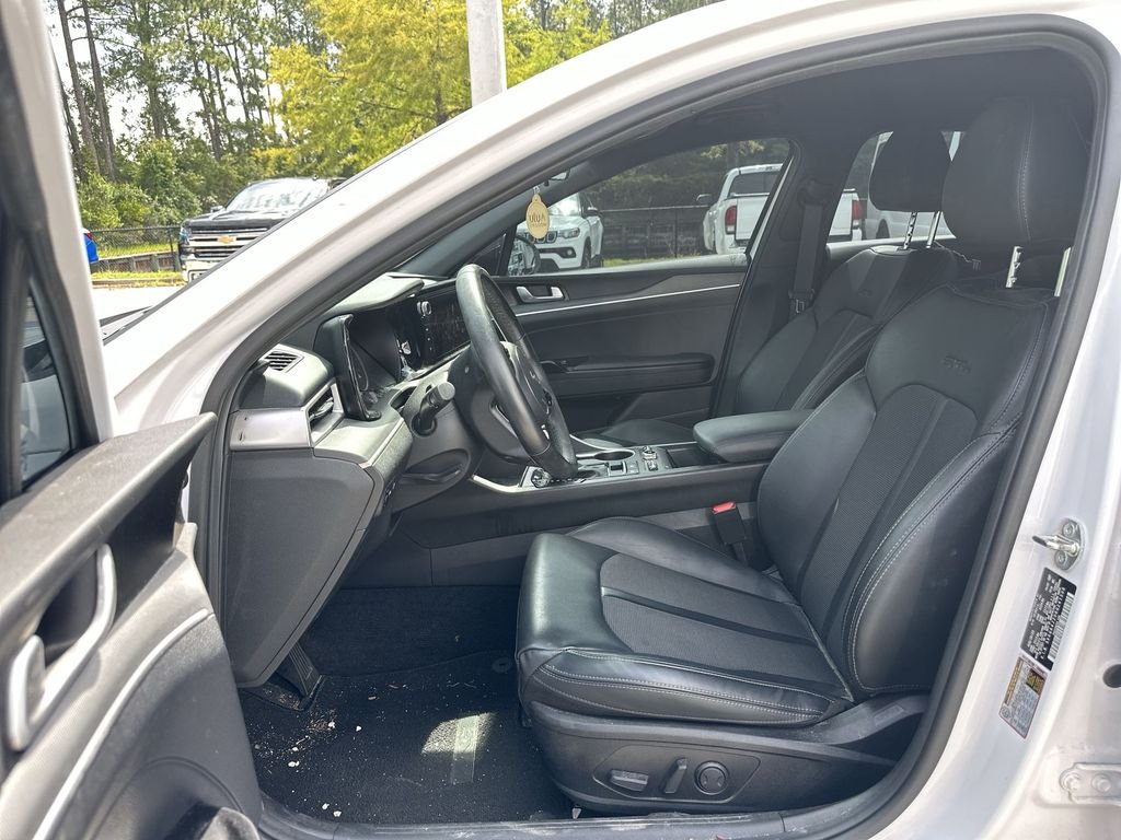 Used 2024 White Kia GT-Line image 2