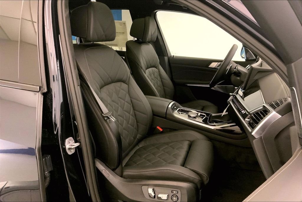 New 2027 Carbon Black Metallic BMW  image 7