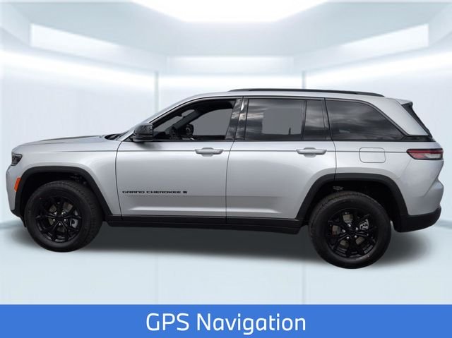 New 2026 Silver Zynith Exterior Paint Jeep Altitude image 2