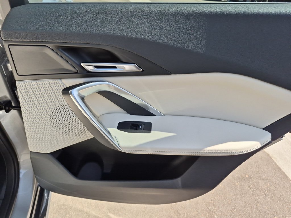 Used 2026 Silver BMW xDrive28i image 19