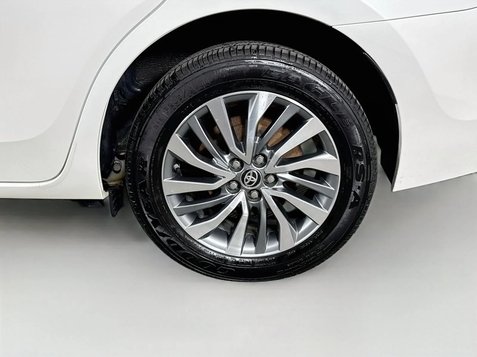 Certified Used 2019 White Toyota XLE image 31