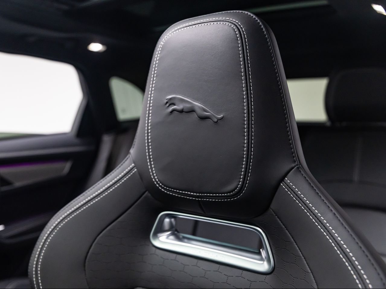 2026 Jaguar F-Pace R-Dynamic S - Photo 16
