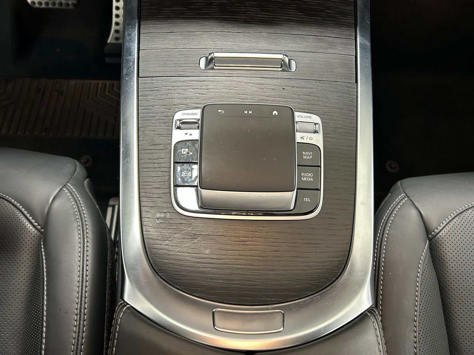 Used 2025 Obsidian Black Metallic Mercedes-Benz G 550 image 25