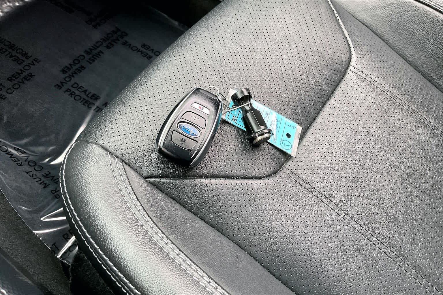 Used 2020 Crystal White Pearl Subaru Limited image 15