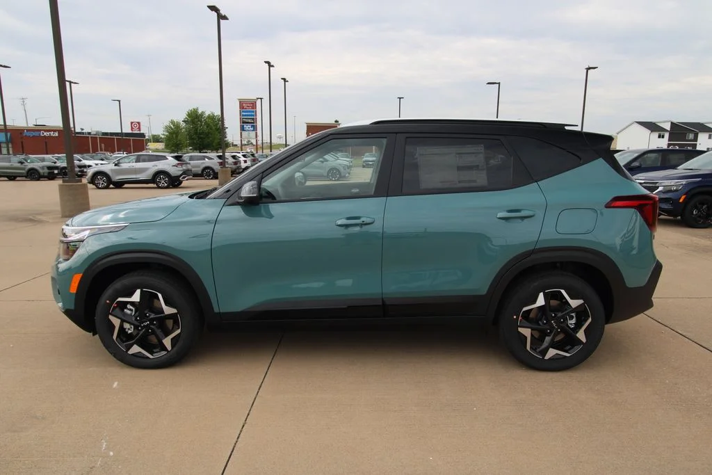 New 2026 Pluton Blue / Black Roof Kia S image 16
