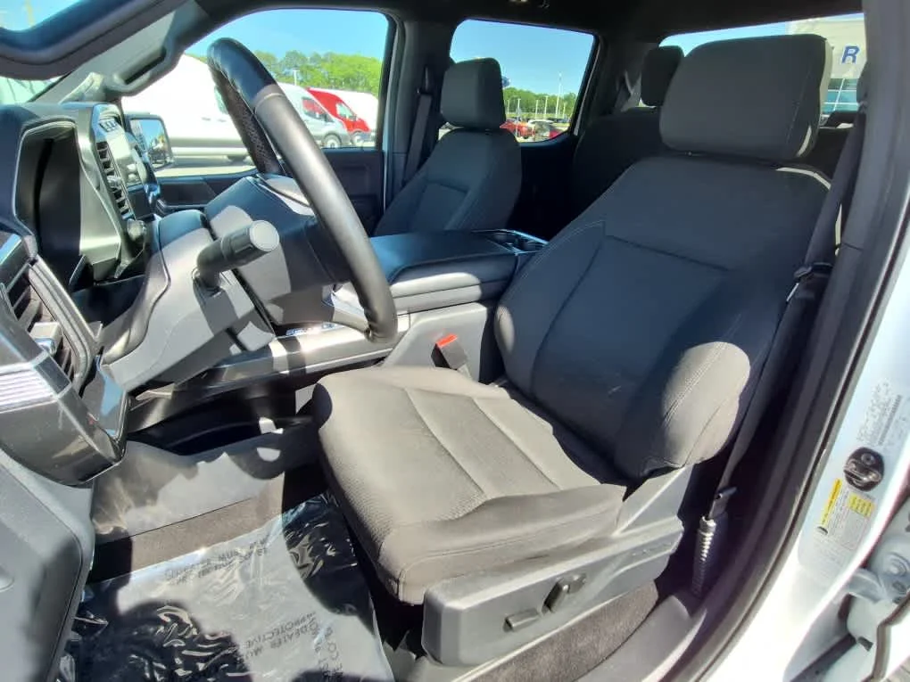 Certified Used 2023 Oxford White Ford XLT image 10