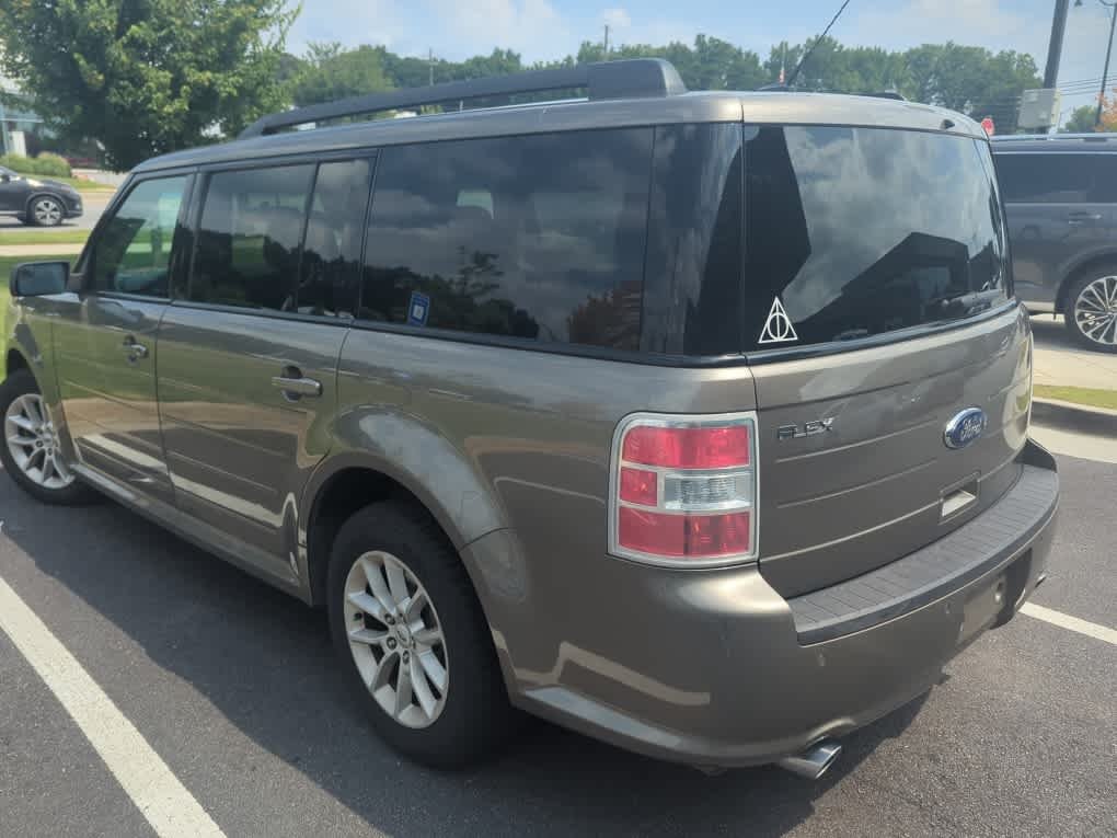 Used 2014 Mineral Grey Metallic Ford SE image 4