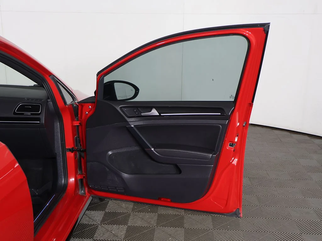 Used 2019 Red Volkswagen DCC & Navigation 4Motion image 20