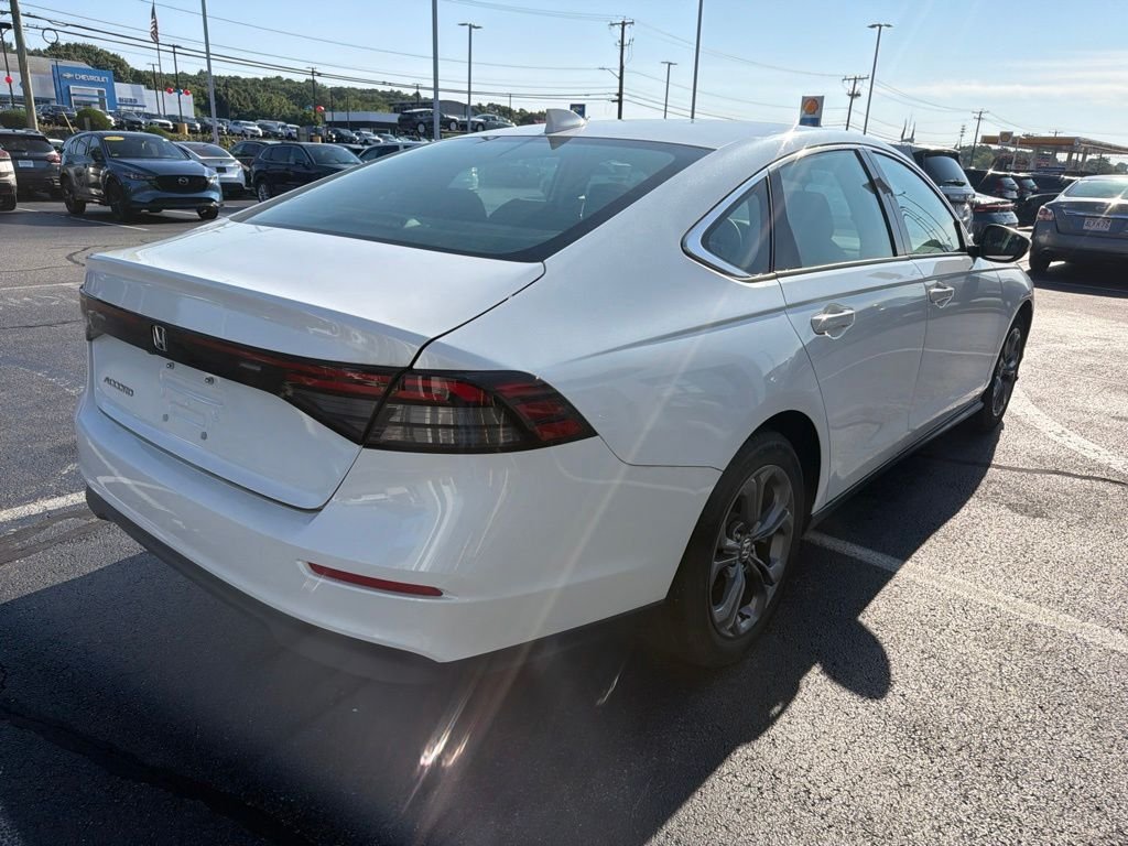 Used 2023 Platinum White Pearl Honda EX image 4
