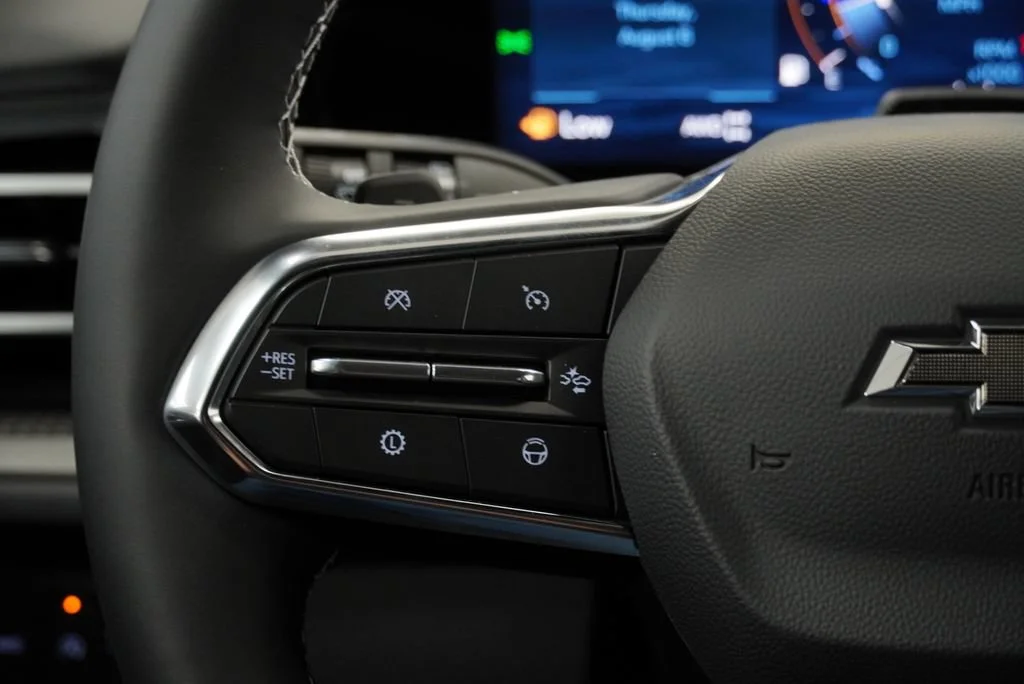 New 2027 Mosaic Black Metallic Chevrolet LT image 21