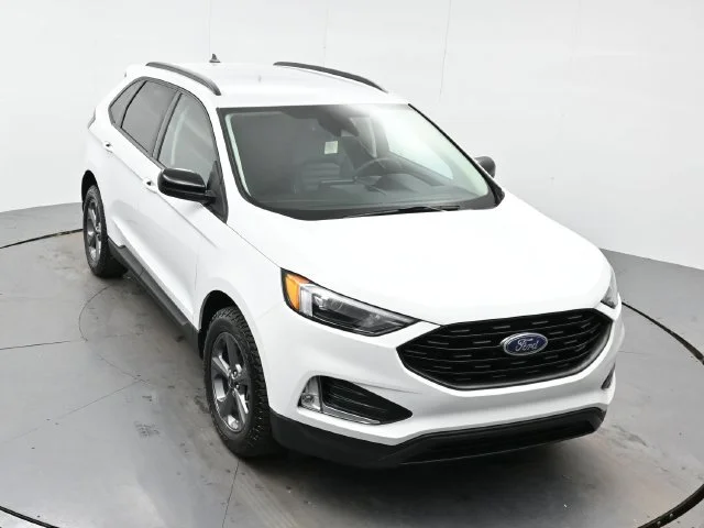 Used 2024 Oxford White Ford SEL image 32