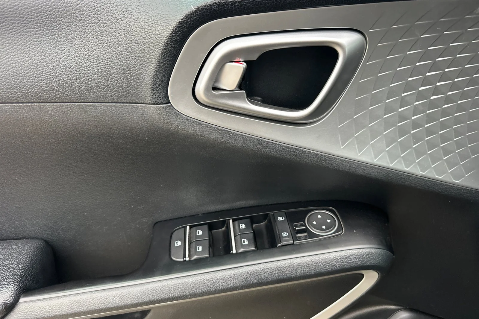 Used 2020 Black Kia LX image 11