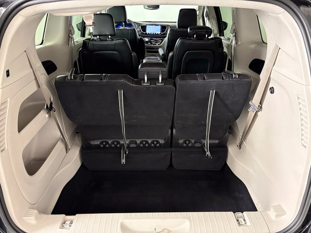 Used 2024 Black Chrysler Touring L image 38