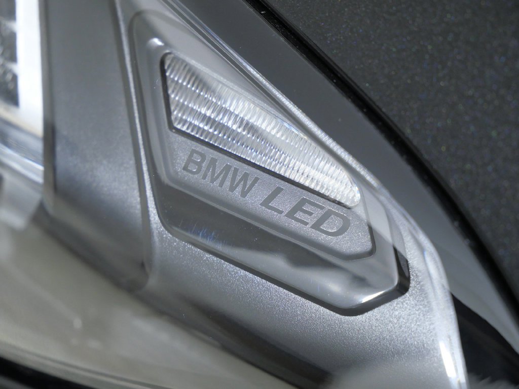 New 2026 Black Sapphire Metallic BMW 330i xDrive image 4