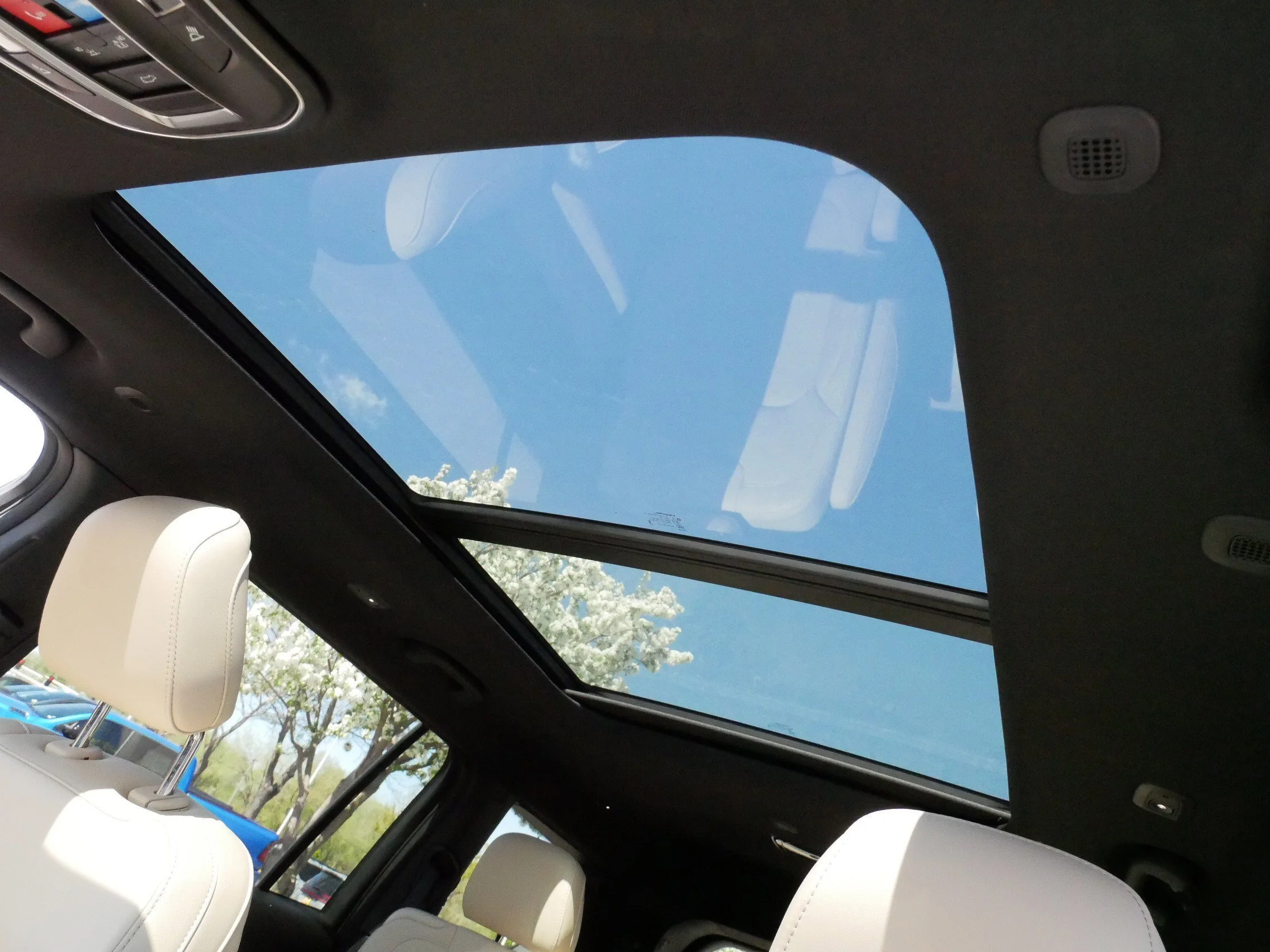 Used 2025 Bright White Clearcoat Jeep Limited image 31