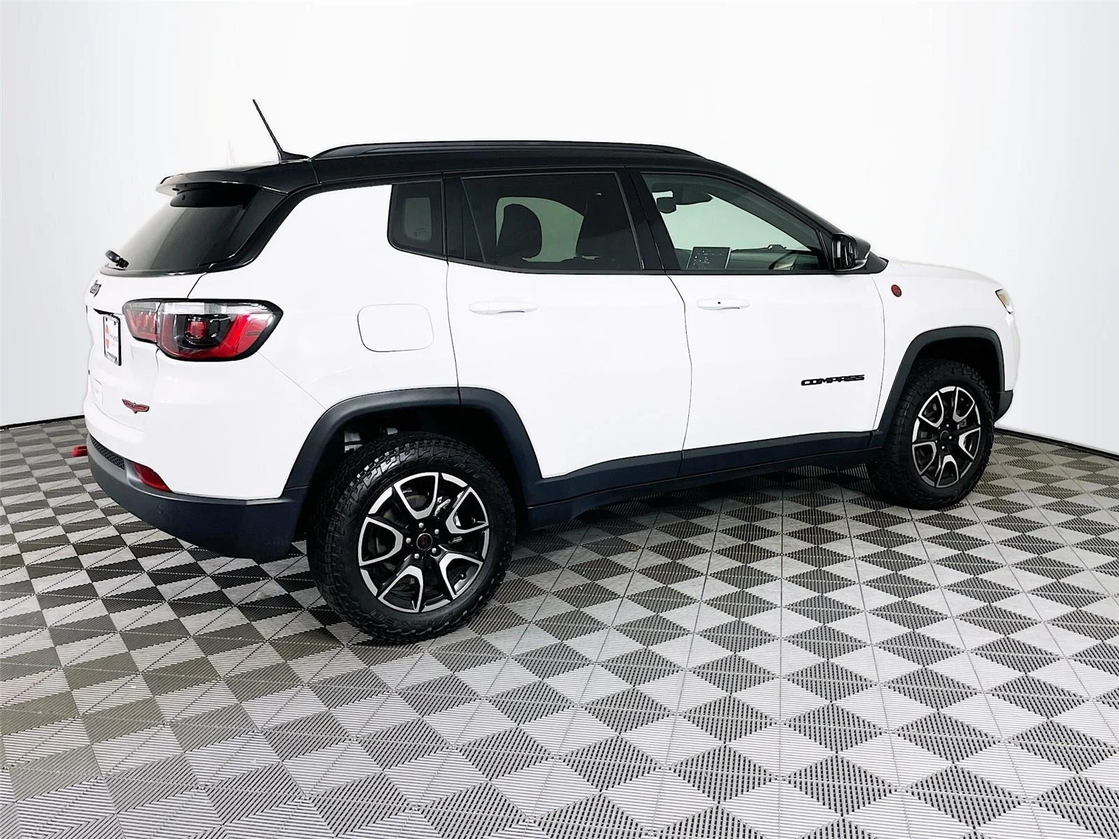 Used 2025 Bright White Clearcoat Jeep Trailhawk image 10